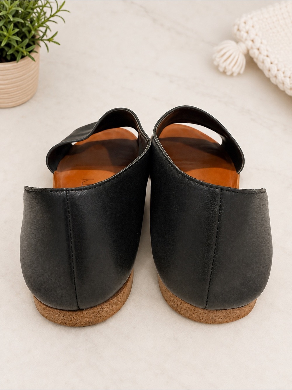 Sole Society Colvan Black Leather d’Orsay Open Toe Flat Sandals Size 9 EUC - Picture 3 of 4